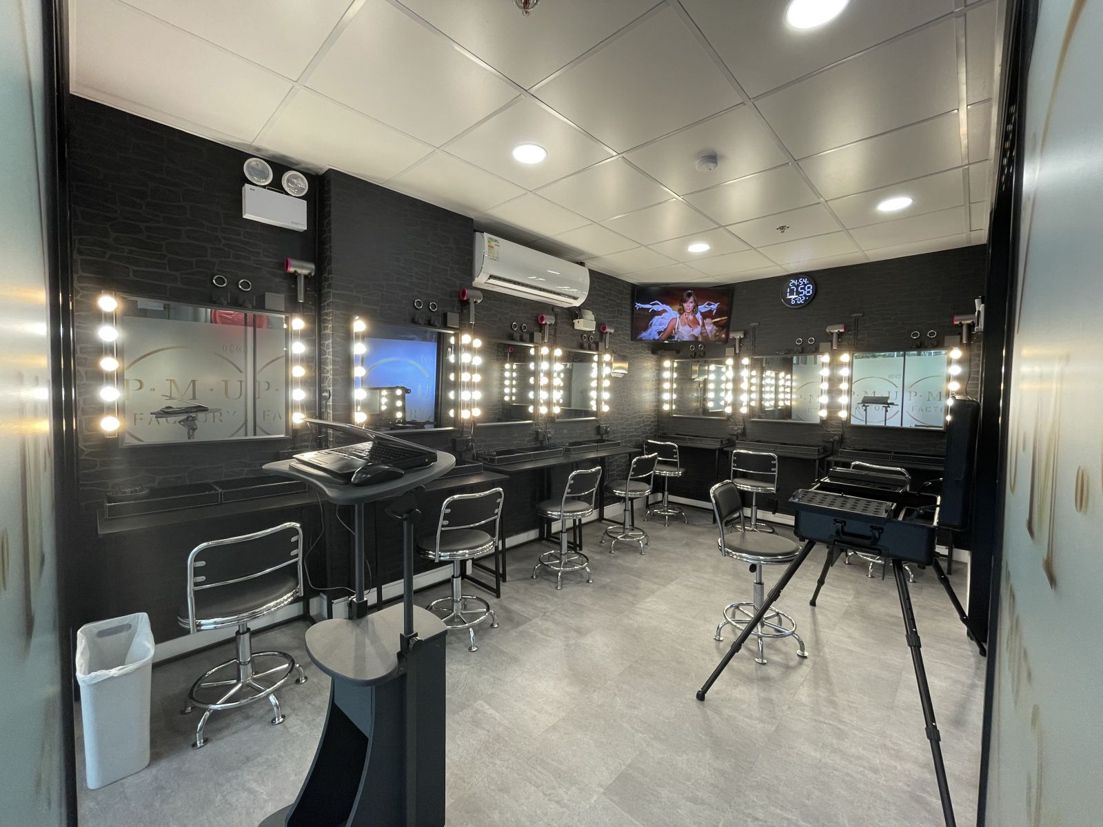 LUSTER BEAUTY LBEDU PMU FACTORY FUNCTION ROOM FOR MAKEUP AND HAIR STYLING